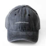 Casquette Komète Atelier gris foncé brodée “memories are forever” sur l’avant