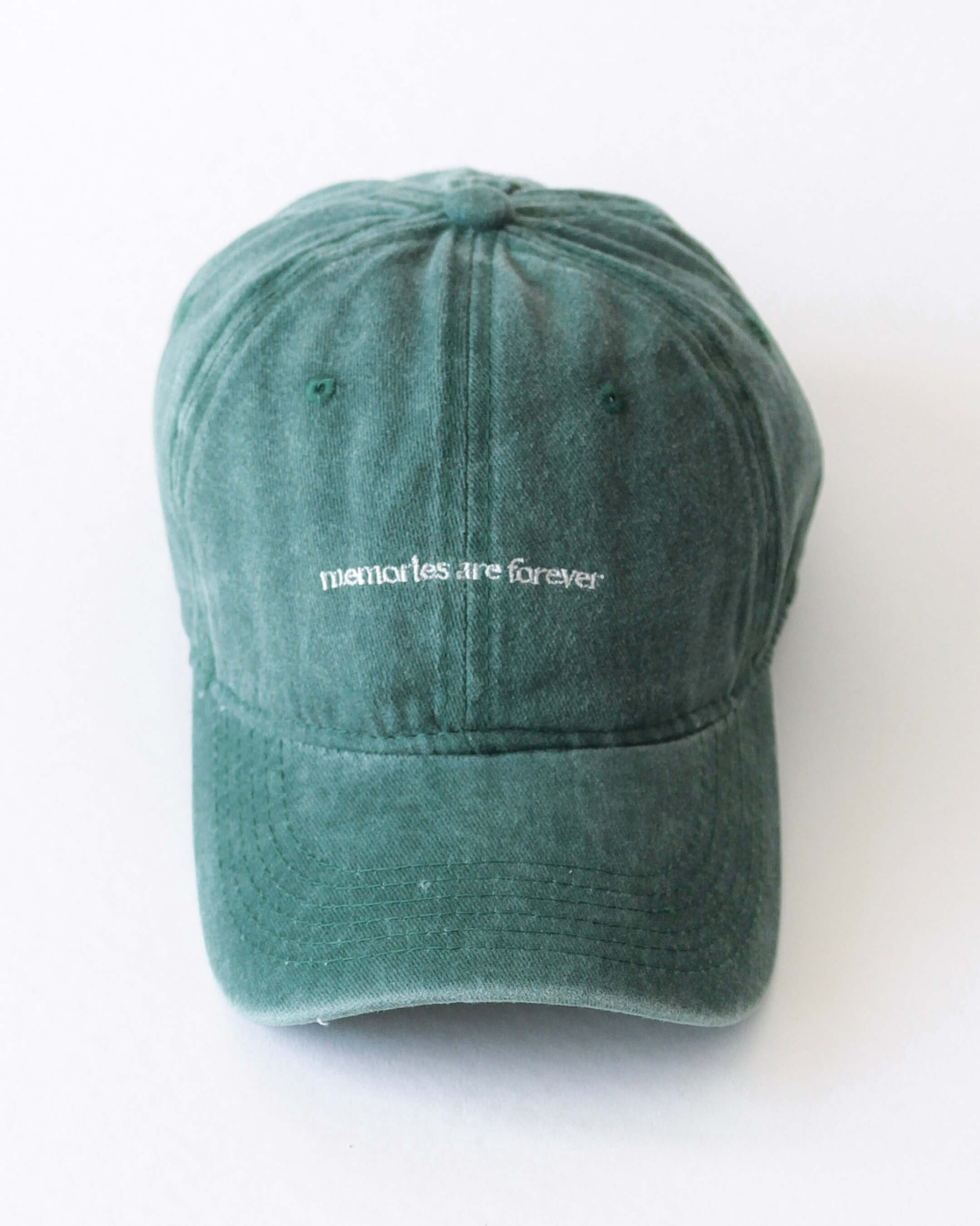 Casquette Komète Atelier verte brodée “memories are forever” sur l’avant