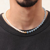 Collier Kaleb porté, perles d’eau douce et aigue-marine, bijou unisexe homme et femme Komète Atelier fait main