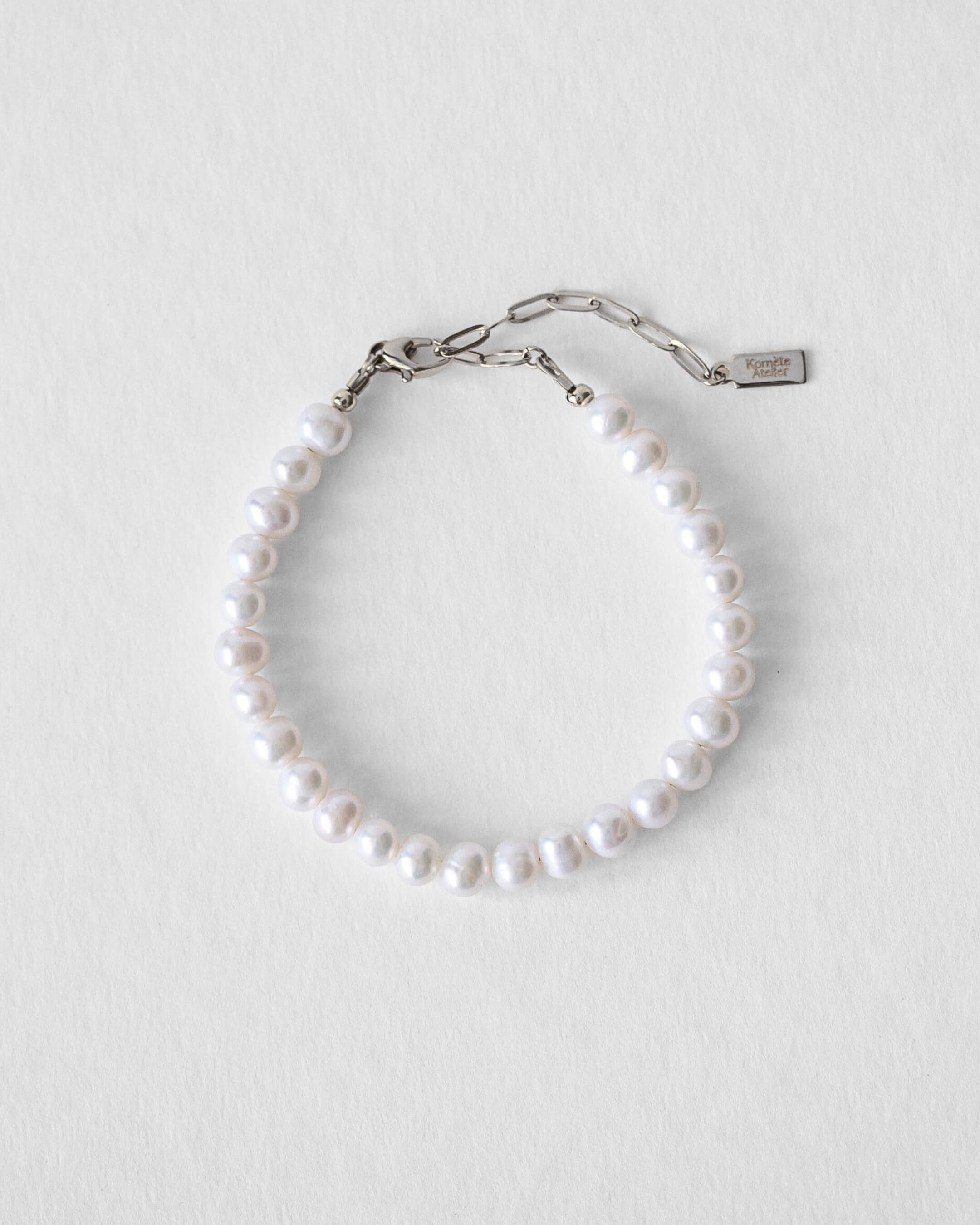 Bracelet Harry Komète Atelier en perles d’eau douce naturelles, bijou unisexe fait main en acier inoxydable doré à l’or 18 carats, résistant à l’eau argenté.